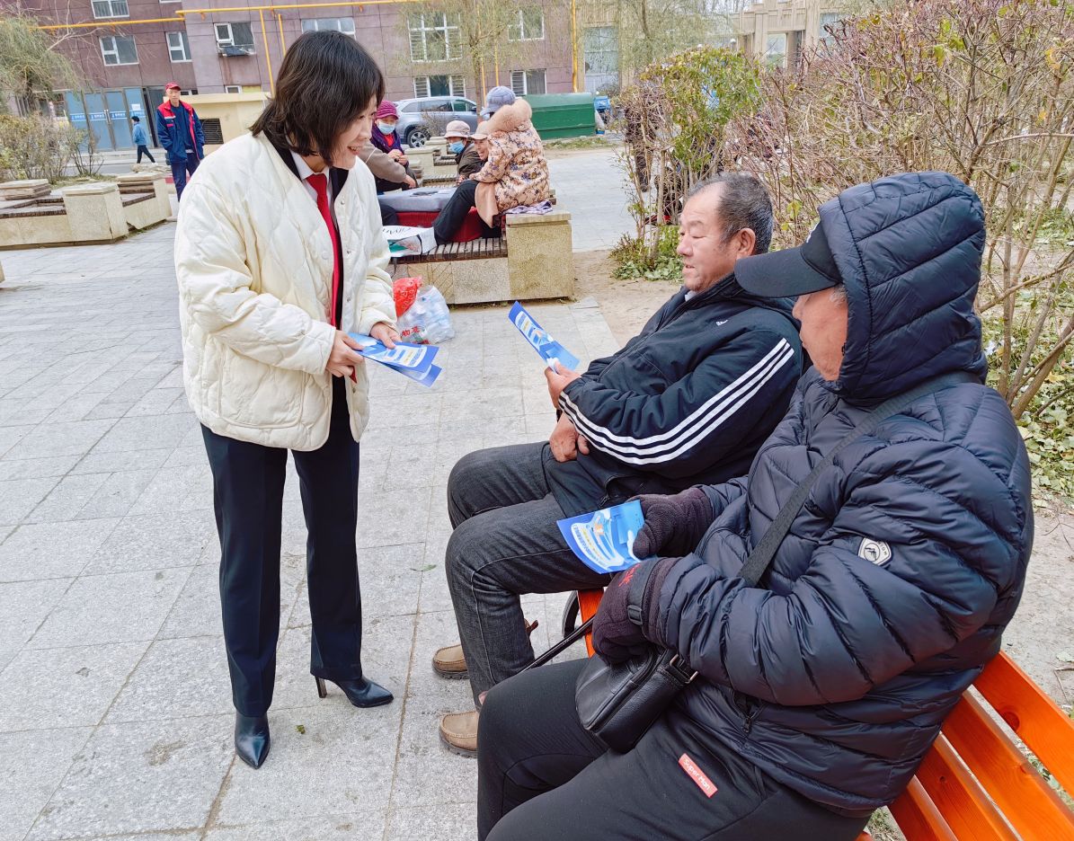 法潤(rùn)民心 《法治宣傳教育法》引領(lǐng)普法新風(fēng)尚，社會(huì)經(jīng)濟(jì)咨詢服務(wù)直達(dá)百姓家門口